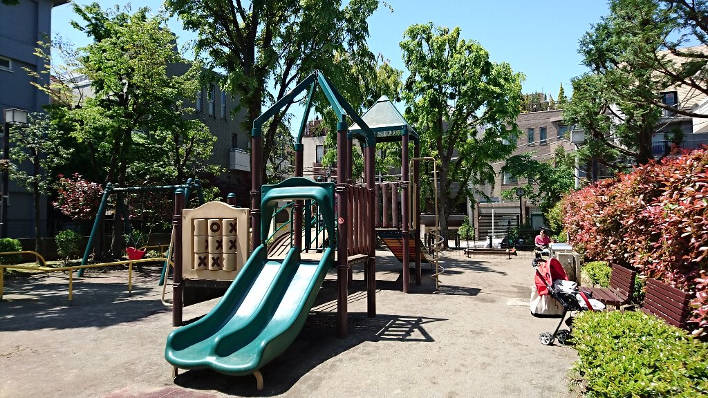 南青山六丁目児童遊園の風景